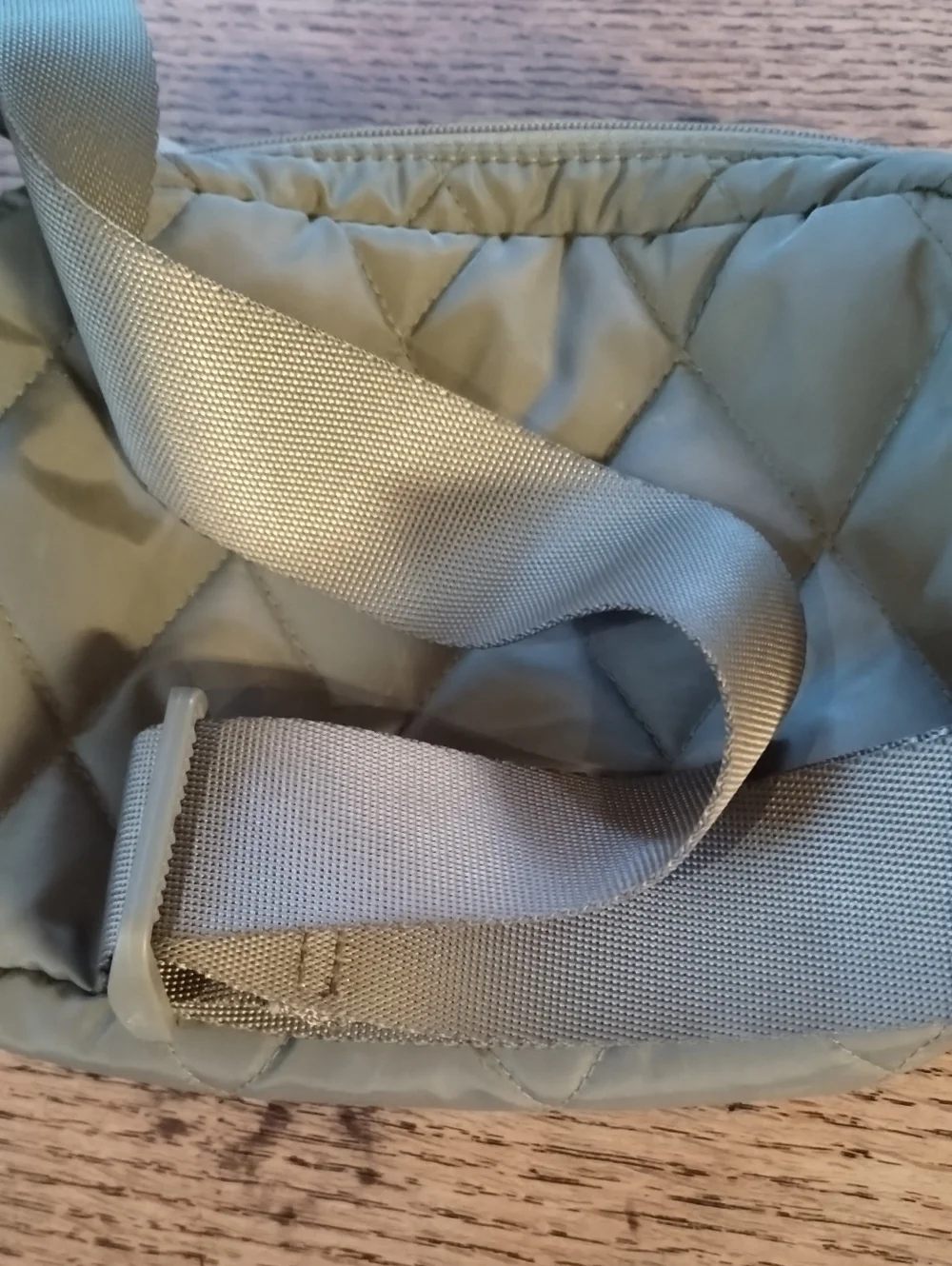 Quilted Olive Green Women’s Crossbody Bag with Adjustable Strap
